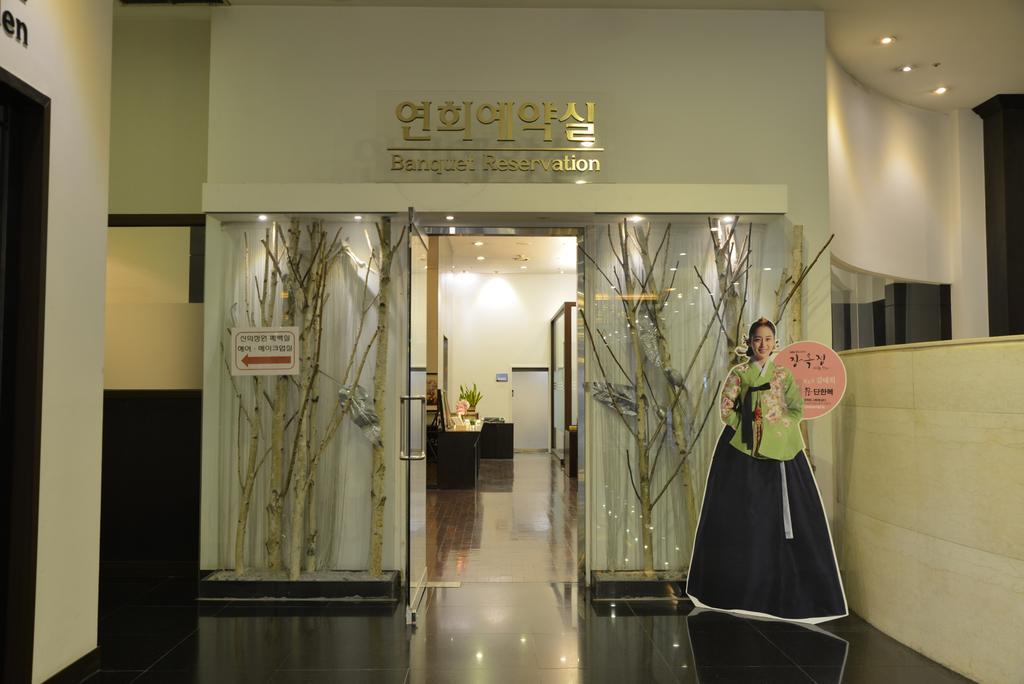 Ramada By Wyndham Songdo Hotel Incheon Buitenkant foto